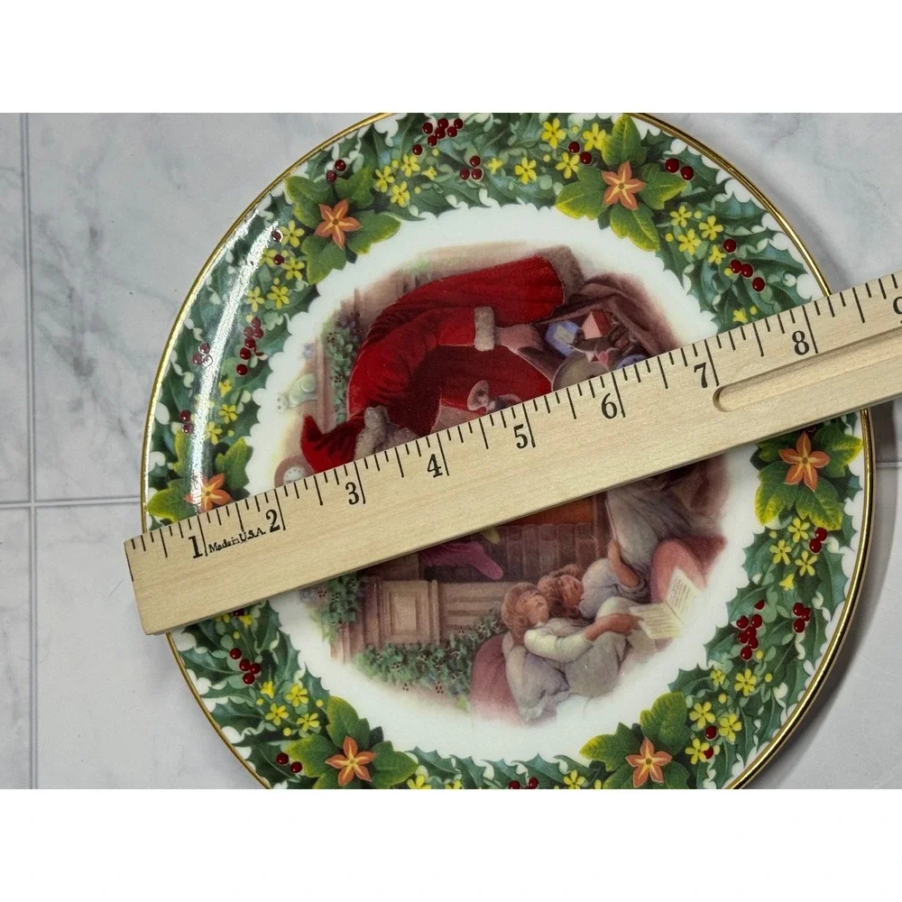 Royal Albert The Stocking Filler Bob Hersey Christmas Collector Plate 2002